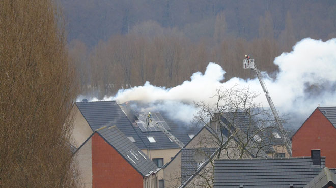 Colonne de fumée visible à Ganshoren: heureusement, la maison qui a pris feu ... - RTL info