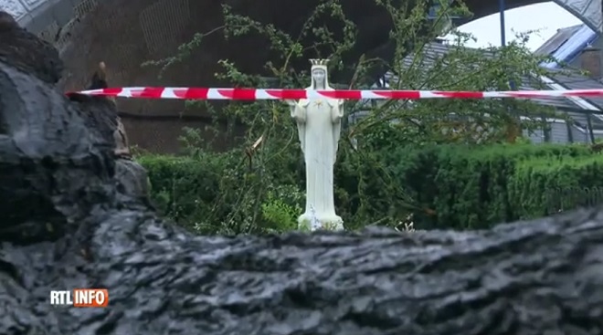 Beauraing Tornado The Statue Of The Virgin Remains Intact Video Archynewsy