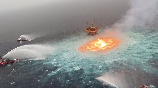 Gasoducto explota en el océano y prende fuego al Golfo de México: imágenes impresionantes (video)