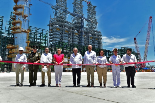 México inaugura refinería, apunta a autoabastecimiento de combustible