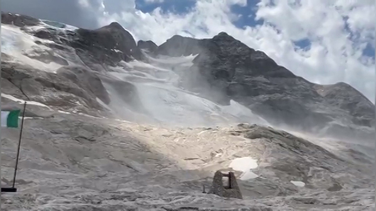 Crollo ghiacciaio nelle Alpi italiane: cinque morti