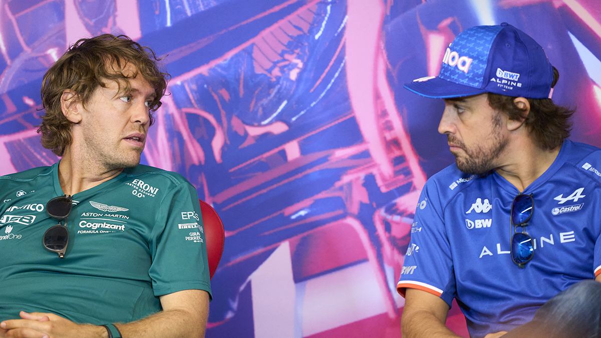 Fernando Alonso (Alpine) et Sebastian Vettel (Aston Martin) en conférence de presse.
