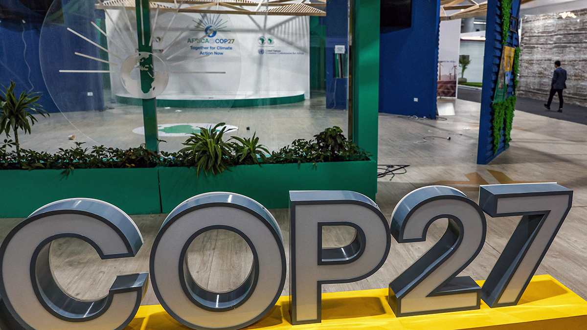 Dopo trattative tese, la COP27 ha dato vita a un accordo già criticato vista l’emergenza climatica: quali decisioni sono state prese?