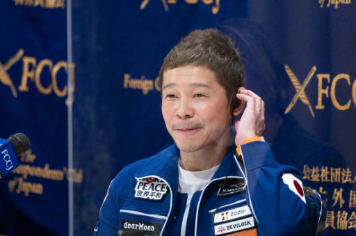 Il miliardario giapponese Maezawa svela il suo equipaggio di artisti in un viaggio intorno alla luna