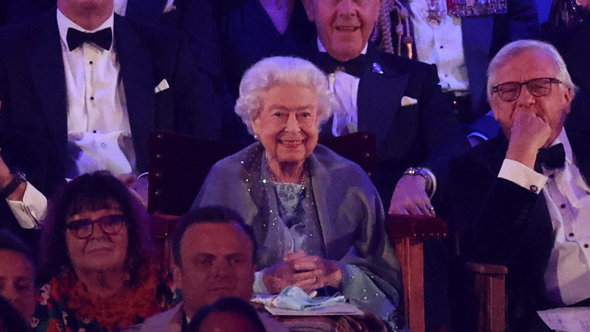 Elisabetta II, sorridendo tanto, viene applaudita dagli inglesi al Royal Windsor Horse Show (Video)