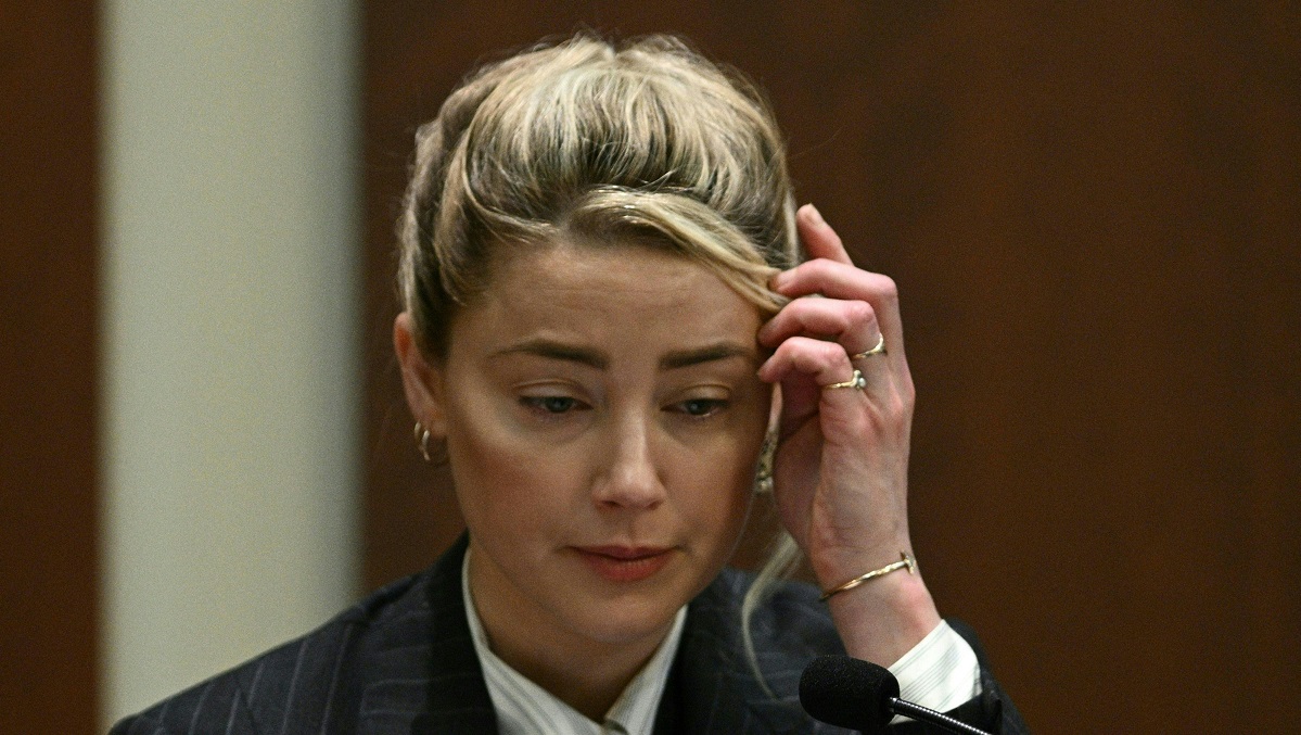 Johnny Depp non è l’unico partner a cui è abituata: Amber Heard perde le staffe per le domande dell’avvocato dell’attore