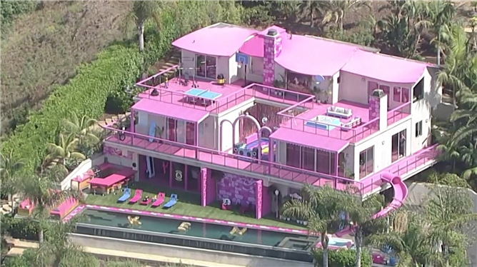 La maison de Barbie à Malibu mise en location sur Airbnb -  - Monde