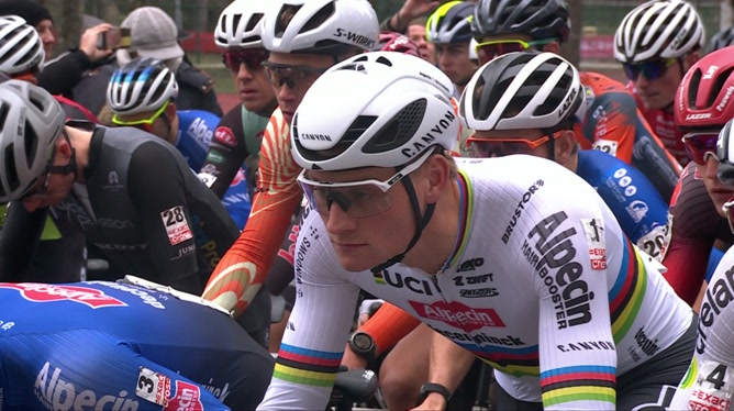 La bataille est lancée: Wout Van Aert et Mathieu van der Poel se