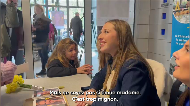 Héléna, candidate de la Star Academy, enflamme Braine-l'Alleud lors d'une  séance de dédicace mémorable: "Ne soyez pas si émue" | RTL Info