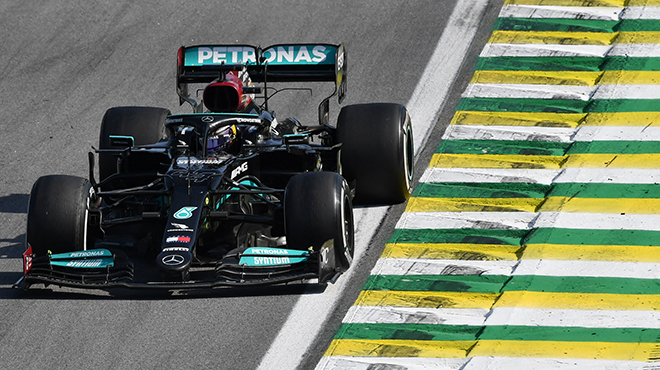 Lewis Hamilton impresiona y gana por delante de Verstappen para reiniciar el campeonato