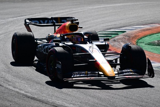 Max Verstappen vence a Leclerc y Russell para celebrar su quinta victoria consecutiva en F1