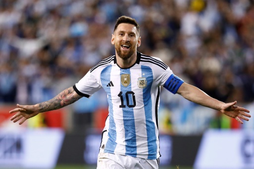 Amistoso: Argentina barre a Jamaica, Messi en 100 de club